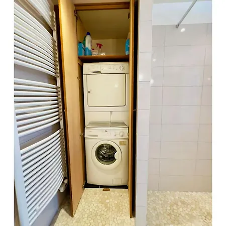 En Famille Face - A Pontaillac Apartment *